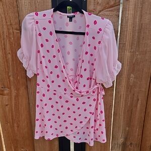 Trendy Pink Wrap Top With Novelty Lip Detail Plus Sz 0